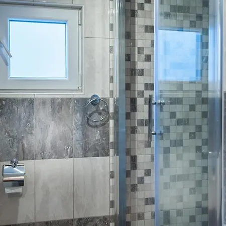 Nada Bojanic * フヴァル