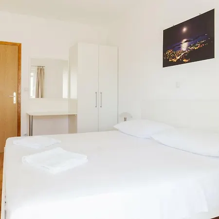 Nada Bojanic Хвар